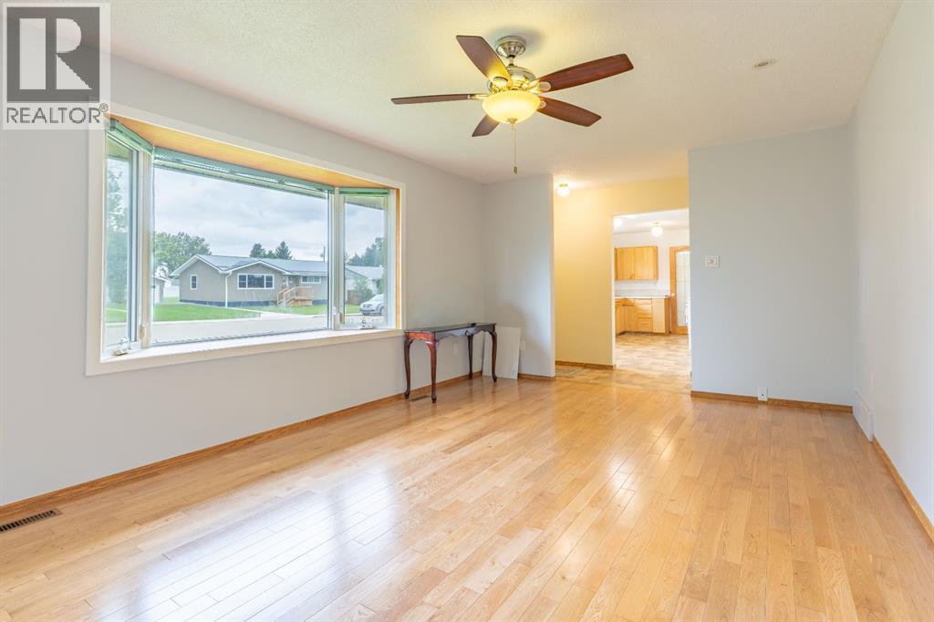 418 3 Avenue E, Bow Island, Alberta  T0K 0G0 - Photo 7 - A2346545
