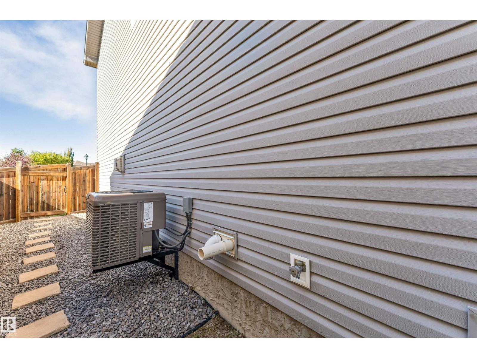 3662 13 St NW NW, Edmonton, Alberta  T5T 0J5 - Photo 3 - E4509499