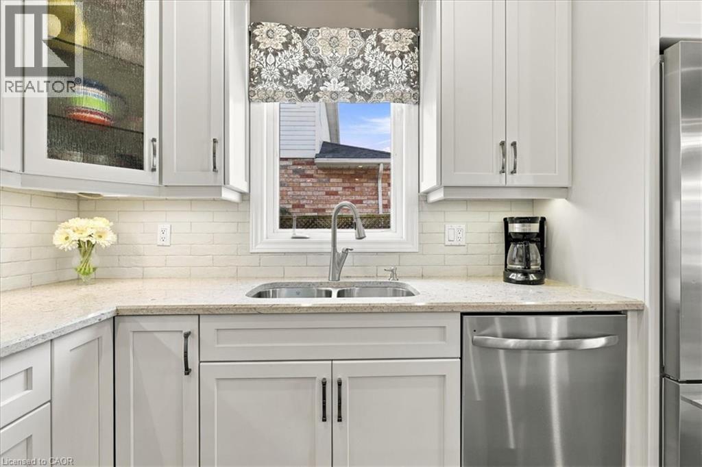 454 Cabot Trail, Waterloo, Ontario  N2K 4C8 - Photo 13 - 40862710