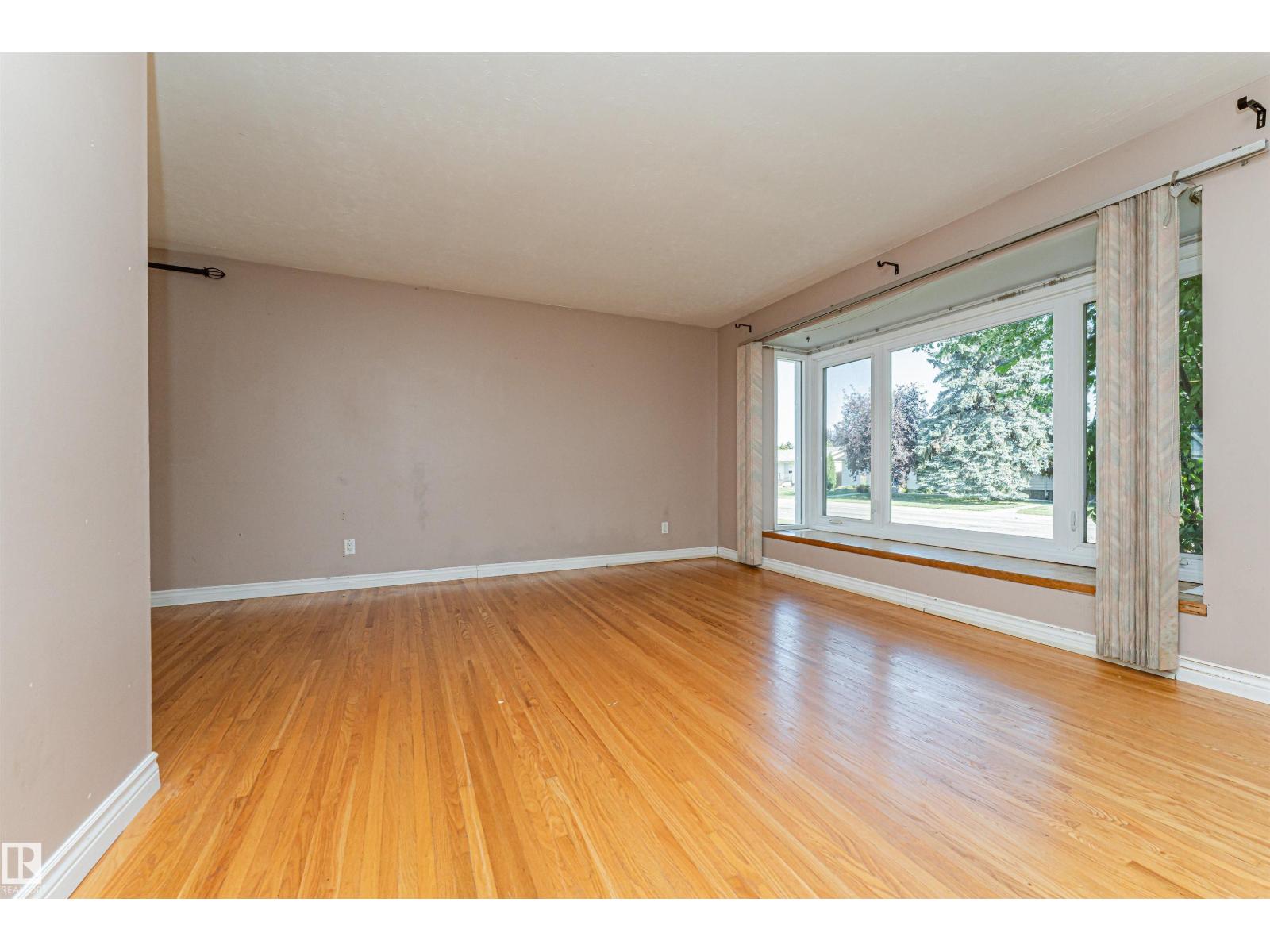 8610 157 St NW, Edmonton, Alberta  T5R 2A5 - Photo 5 - E4509504