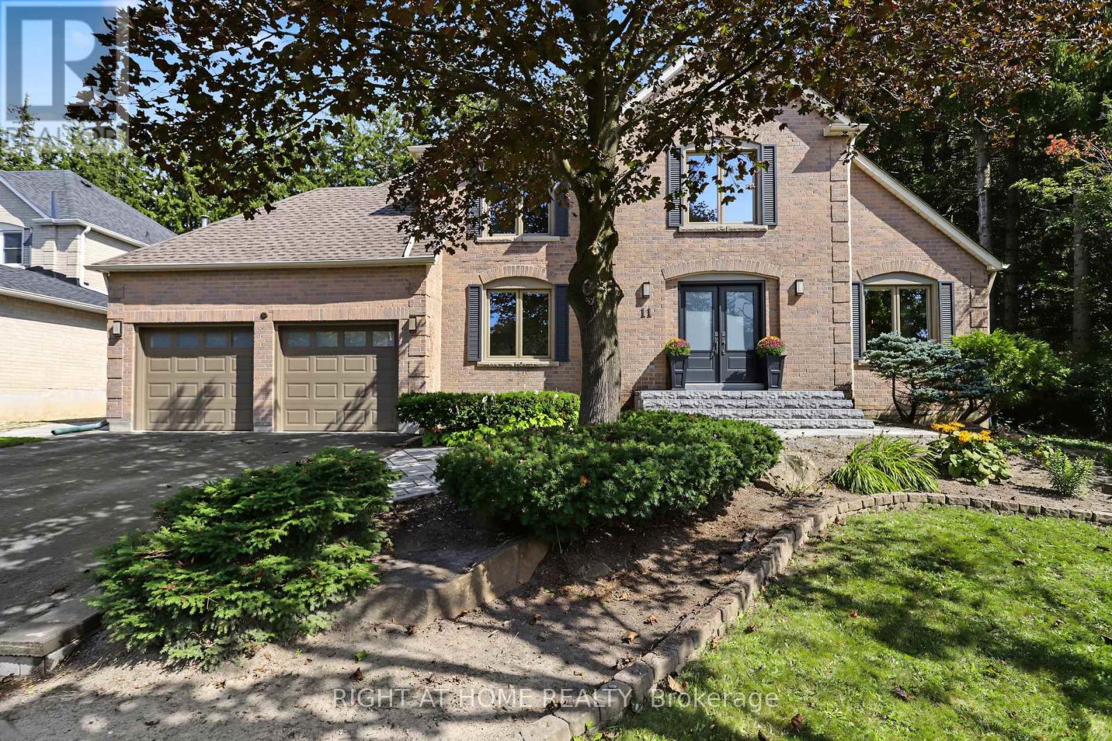 11 Harrowsmith Place, Richmond Hill, Ontario  L4E 2K1 - Photo 3 - N13805278