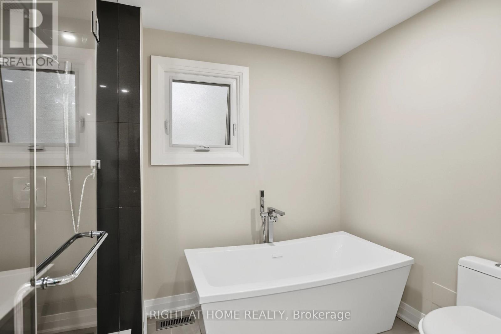 11 Harrowsmith Place, Richmond Hill, Ontario  L4E 2K1 - Photo 35 - N13805278