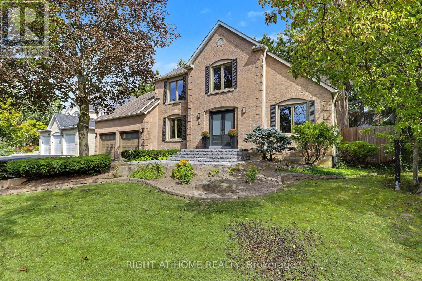 11 Harrowsmith Place, Richmond Hill, Ontario  L4E 2K1 - Photo 4 - N13805278