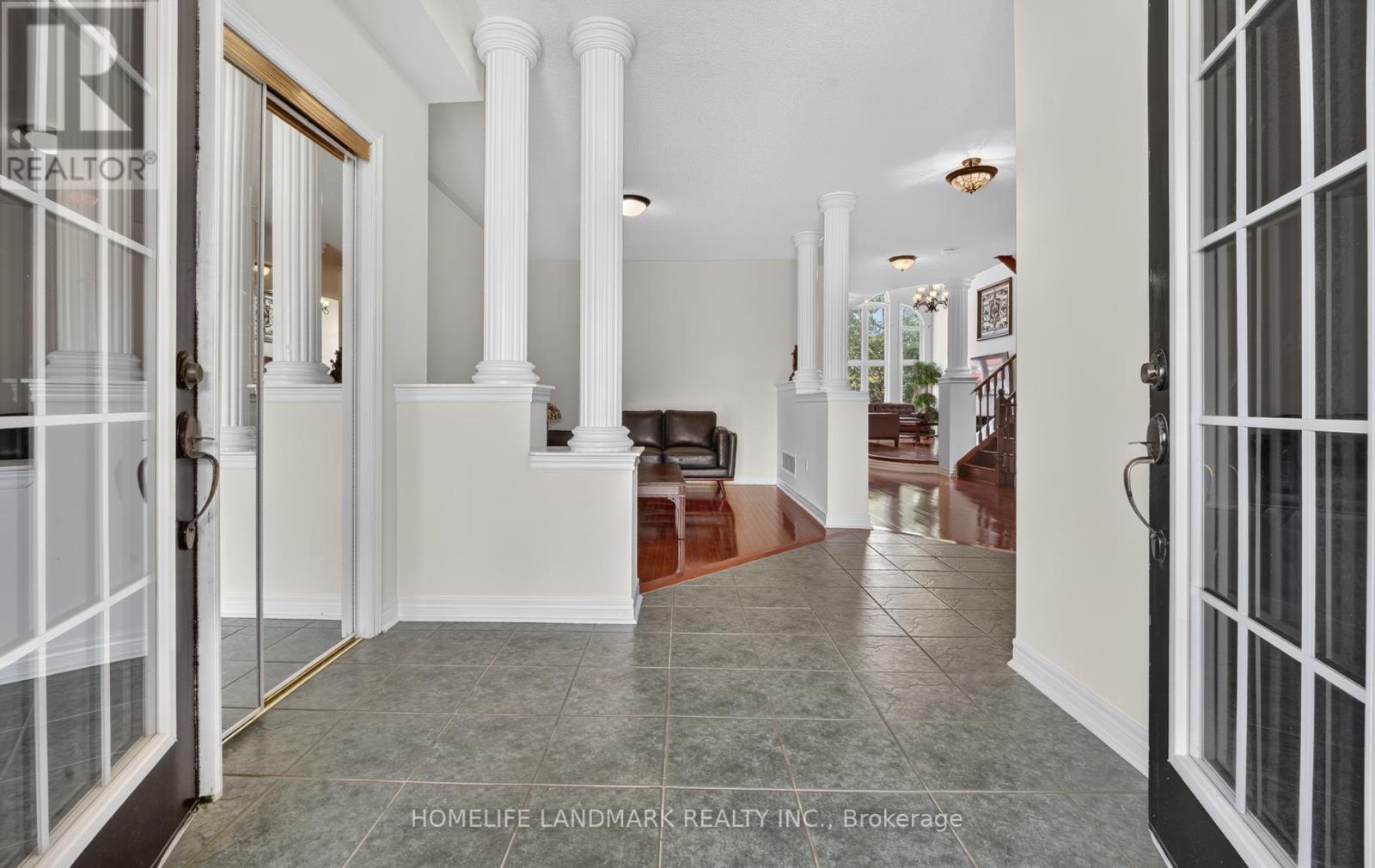 37 Denim Drive, Brampton, Ontario  L6P 2R3 - Photo 4 - W13800692