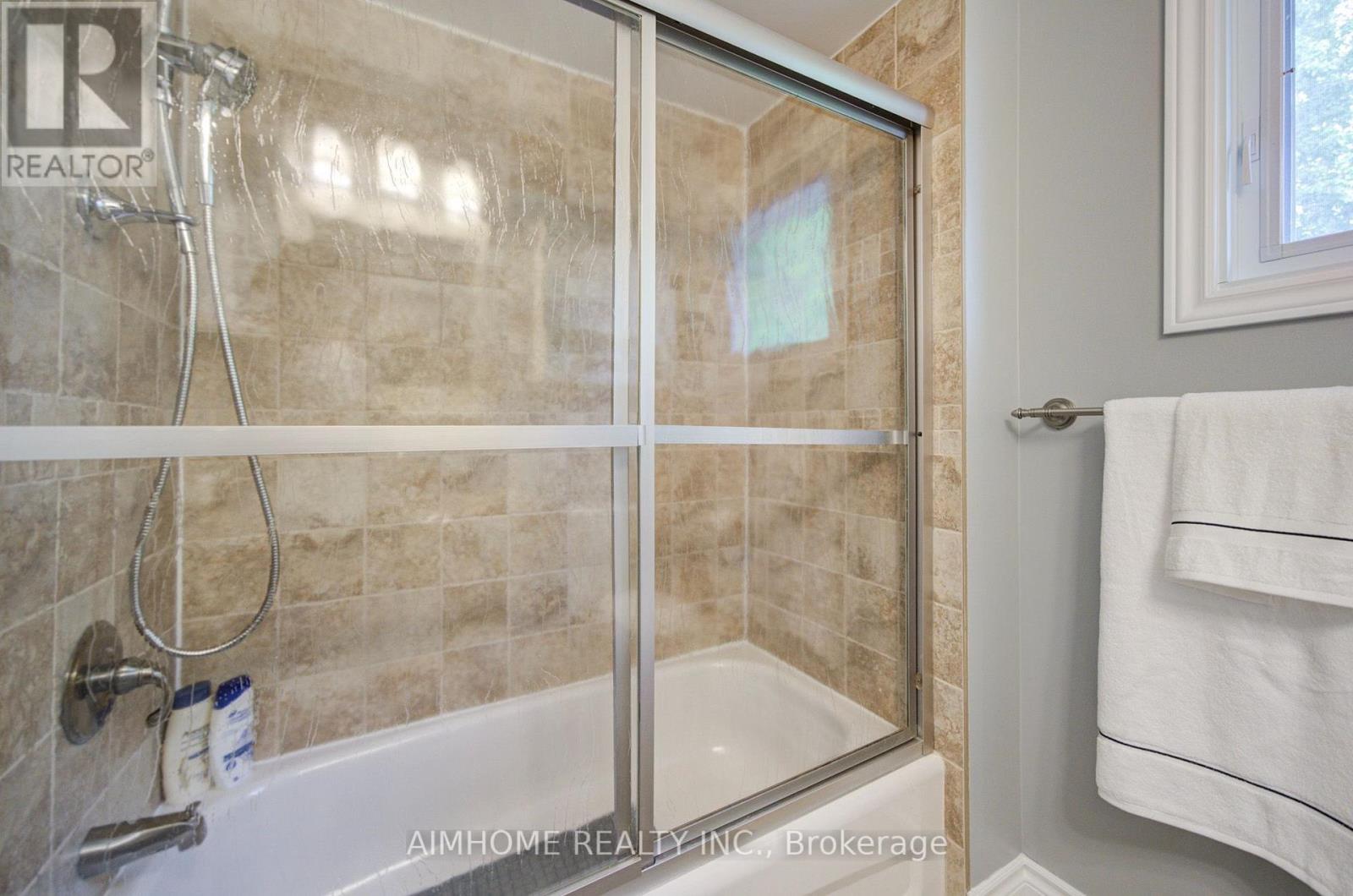 83 Houseman Crescent, Richmond Hill, Ontario  L4C 7S7 - Photo 30 - N13800010