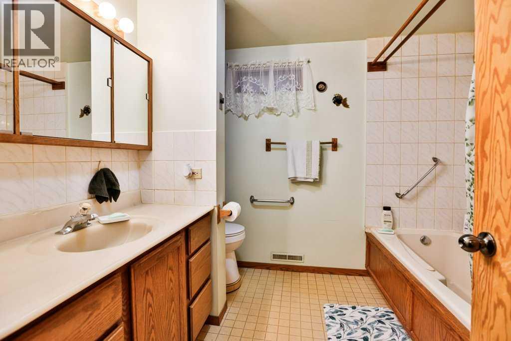 132 5 Avenue NE, Milk River, Alberta T0K 1M0 - Photo 14 - A2346428