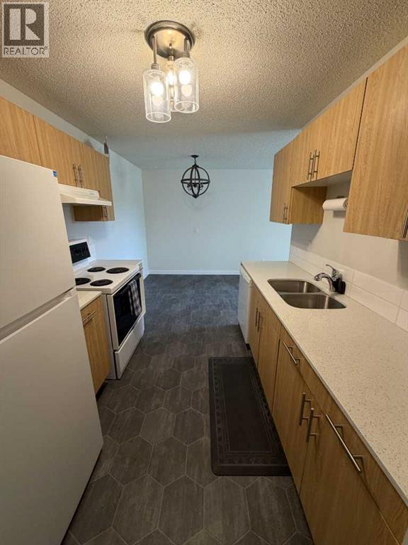 303, 85 Foxbend Crescent N, Lethbridge, Alberta  T1H 5T4 - Photo 9 - A2346569