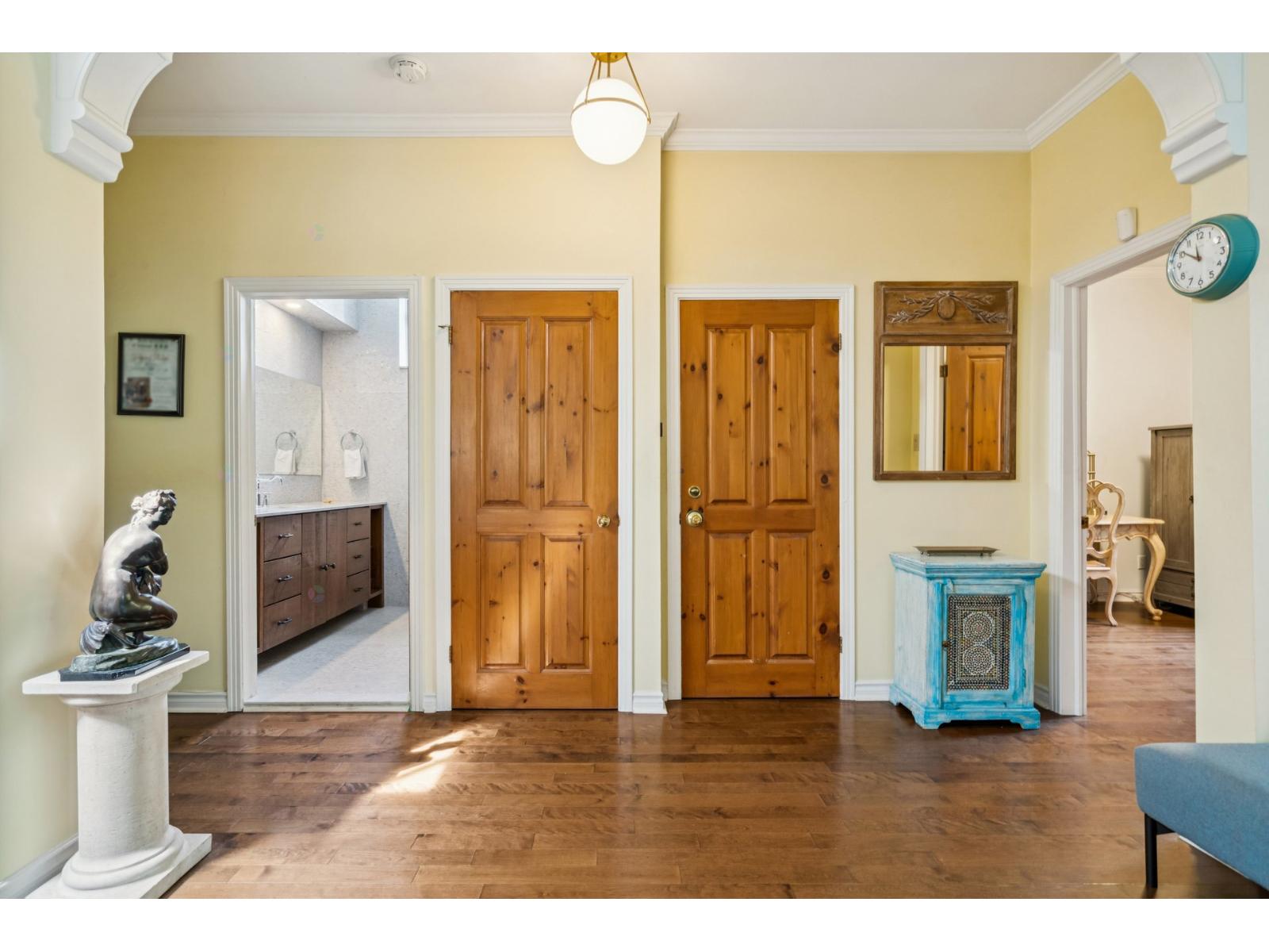 468 Av. Victoria Westmount Quebec Canada H3Y2R4 3
