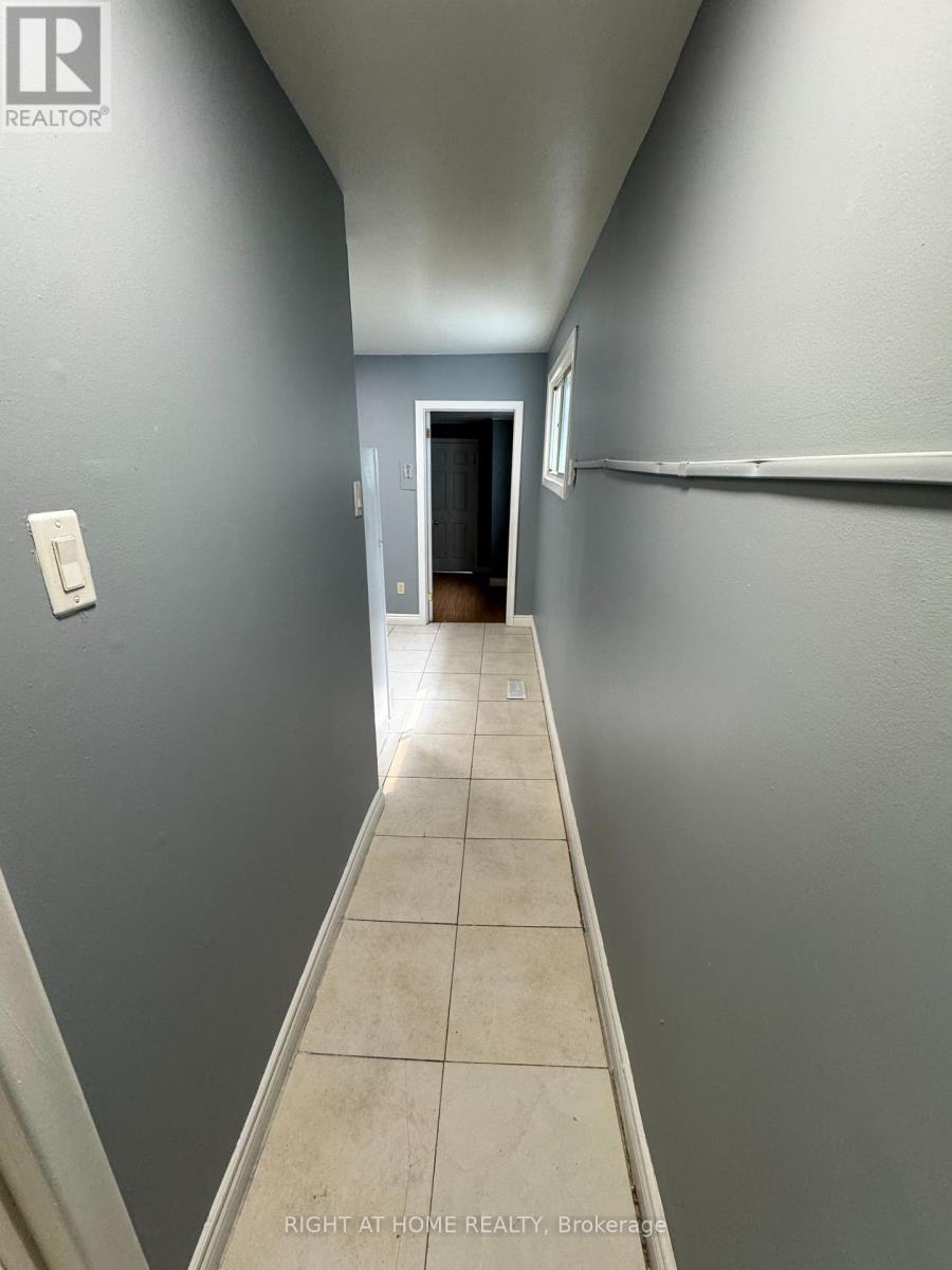 683 Mortimer Avenue, Toronto, Ontario  M4C 2K1 - Photo 21 - E13725816