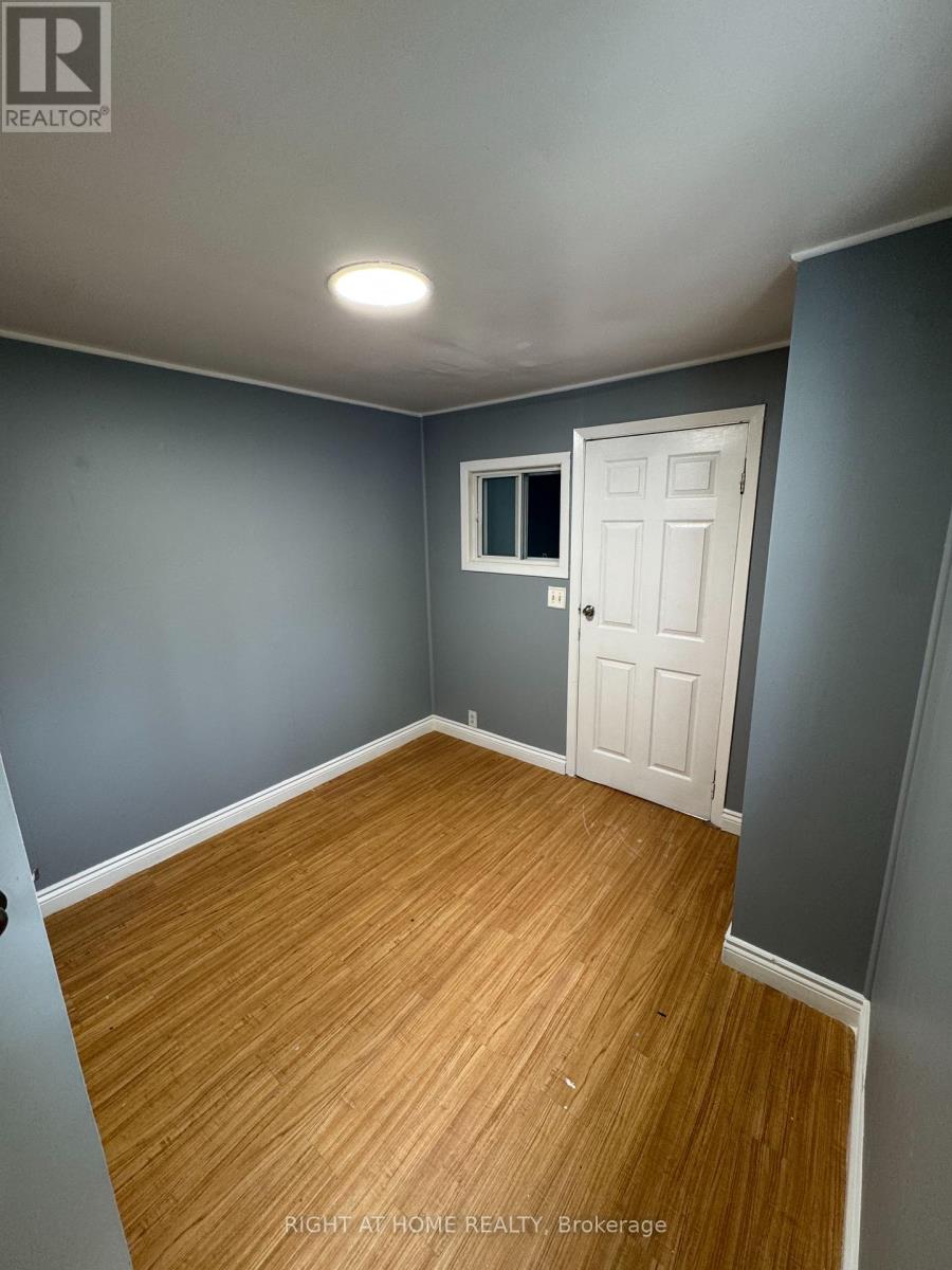 683 Mortimer Avenue, Toronto, Ontario  M4C 2K1 - Photo 16 - E13725816