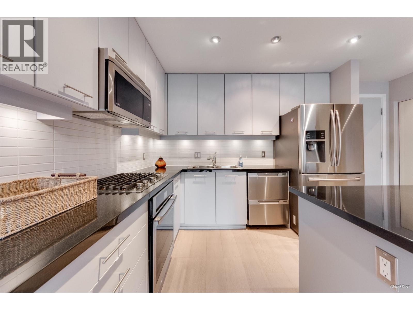 210 530 Raven Woods Drive, North Vancouver, British Columbia  V7G 2T5 - Photo 3 - R3167446