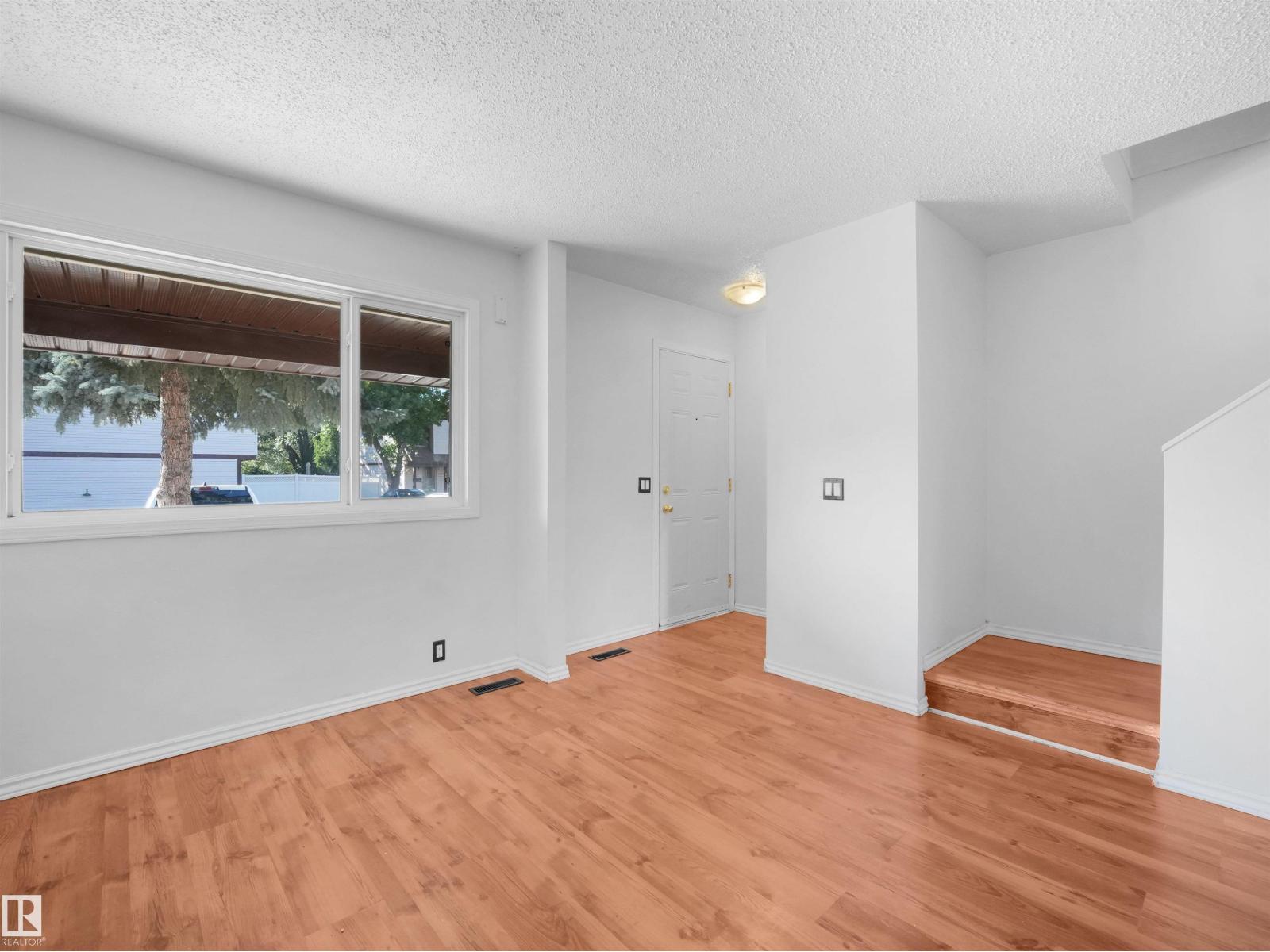 #22 13833 30 St NW, Edmonton, Alberta  T5Y 2B2 - Photo 2 - E4509513