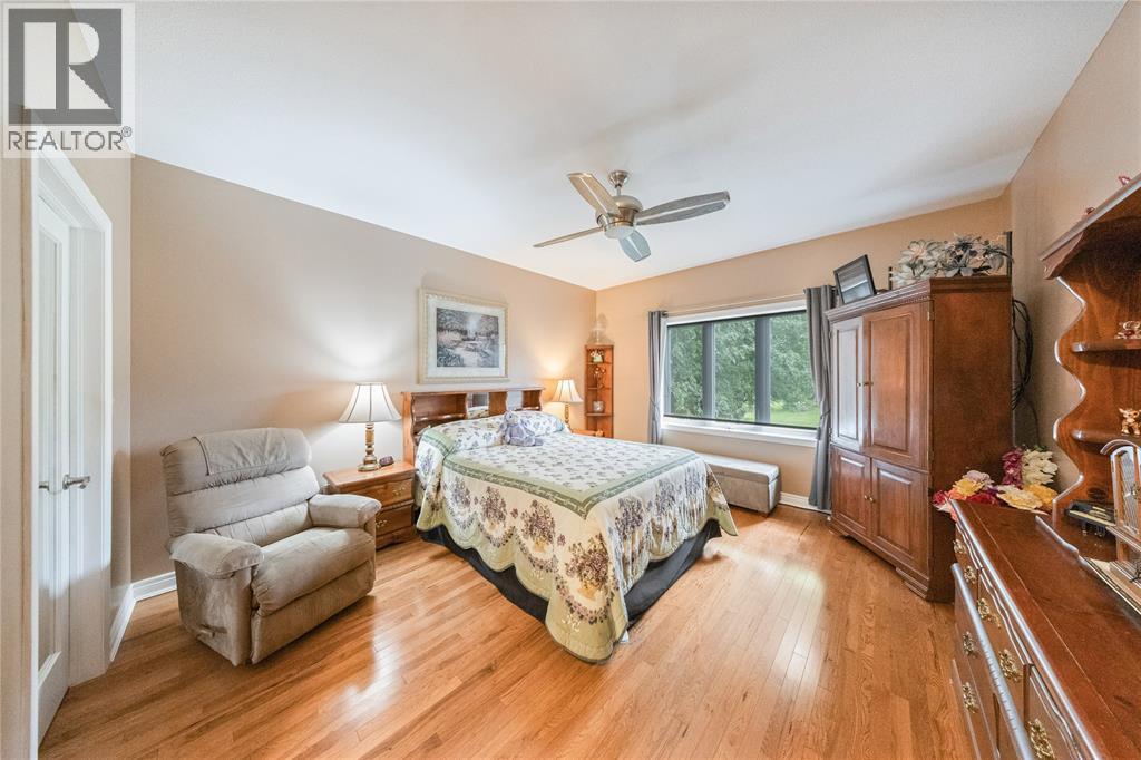 8766 Vance Drive, Lambton Shores, Ontario  N0N 1J7 - Photo 14 - 26022568