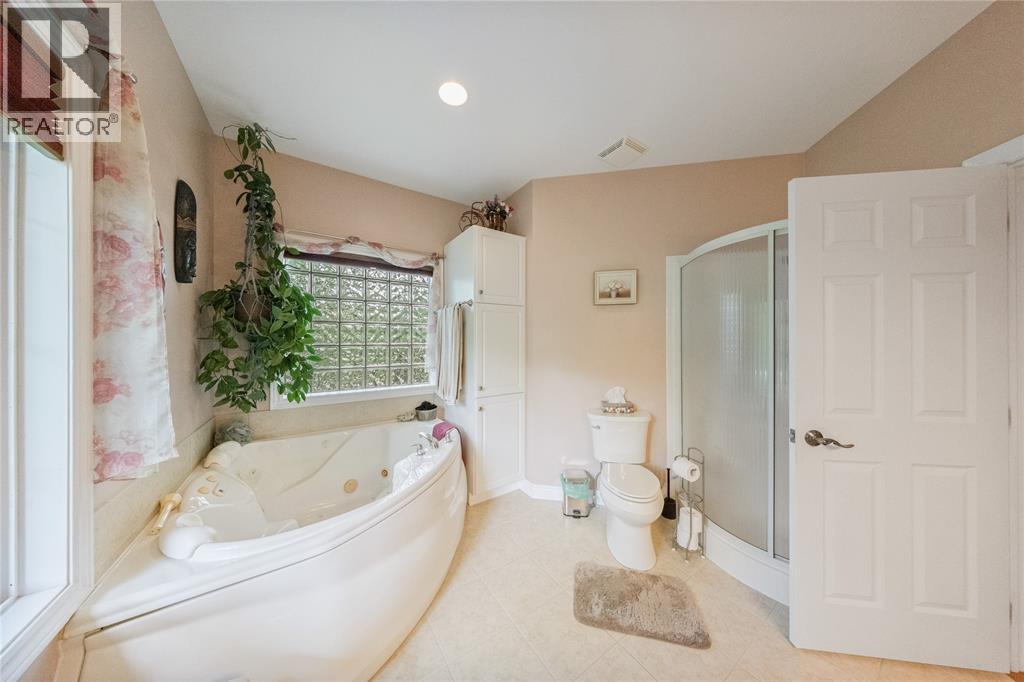 8766 Vance Drive, Lambton Shores, Ontario  N0N 1J7 - Photo 17 - 26022568