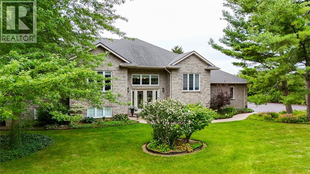 8766 Vance Drive, Lambton Shores, Ontario  N0N 1J7 - Photo 2 - 26022568