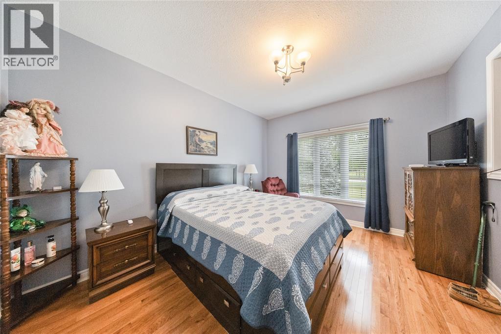 8766 Vance Drive, Lambton Shores, Ontario  N0N 1J7 - Photo 20 - 26022568