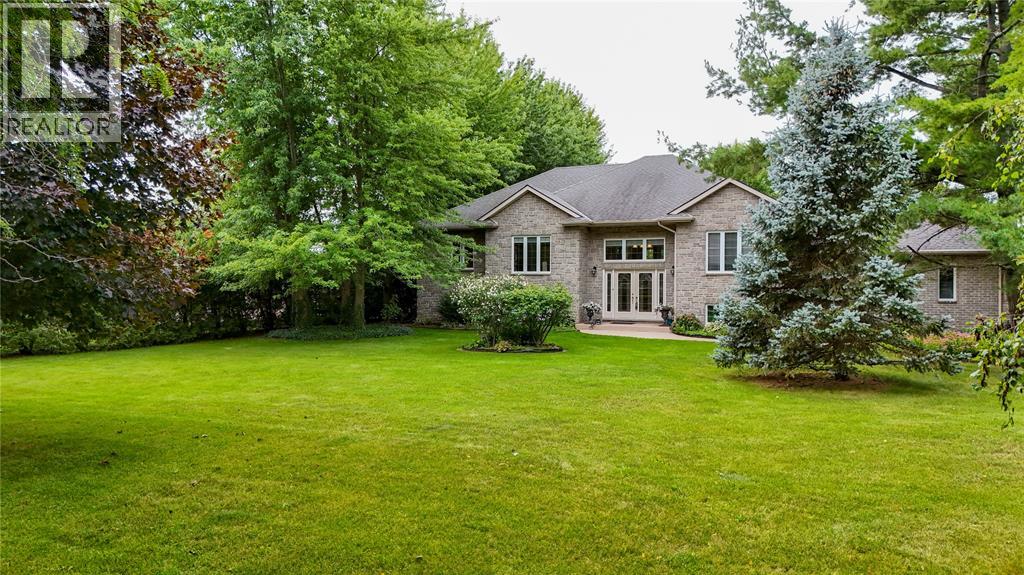 8766 Vance Drive, Lambton Shores, Ontario  N0N 1J7 - Photo 3 - 26022568