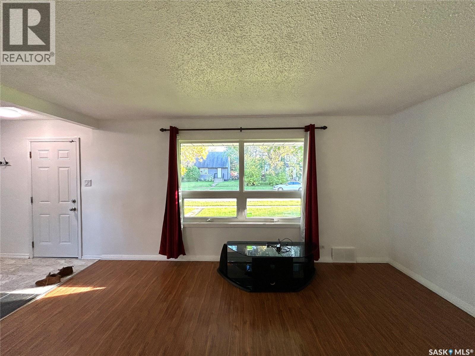 150 24th Street E, Prince Albert, Saskatchewan  S6V 1R5 - Photo 4 - SK048934