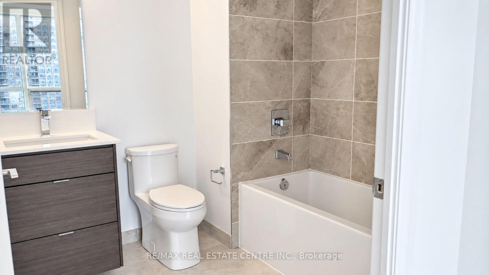 1001 - 30 Elm Drive W, Mississauga, Ontario  L5B 1L9 - Photo 10 - W13804718