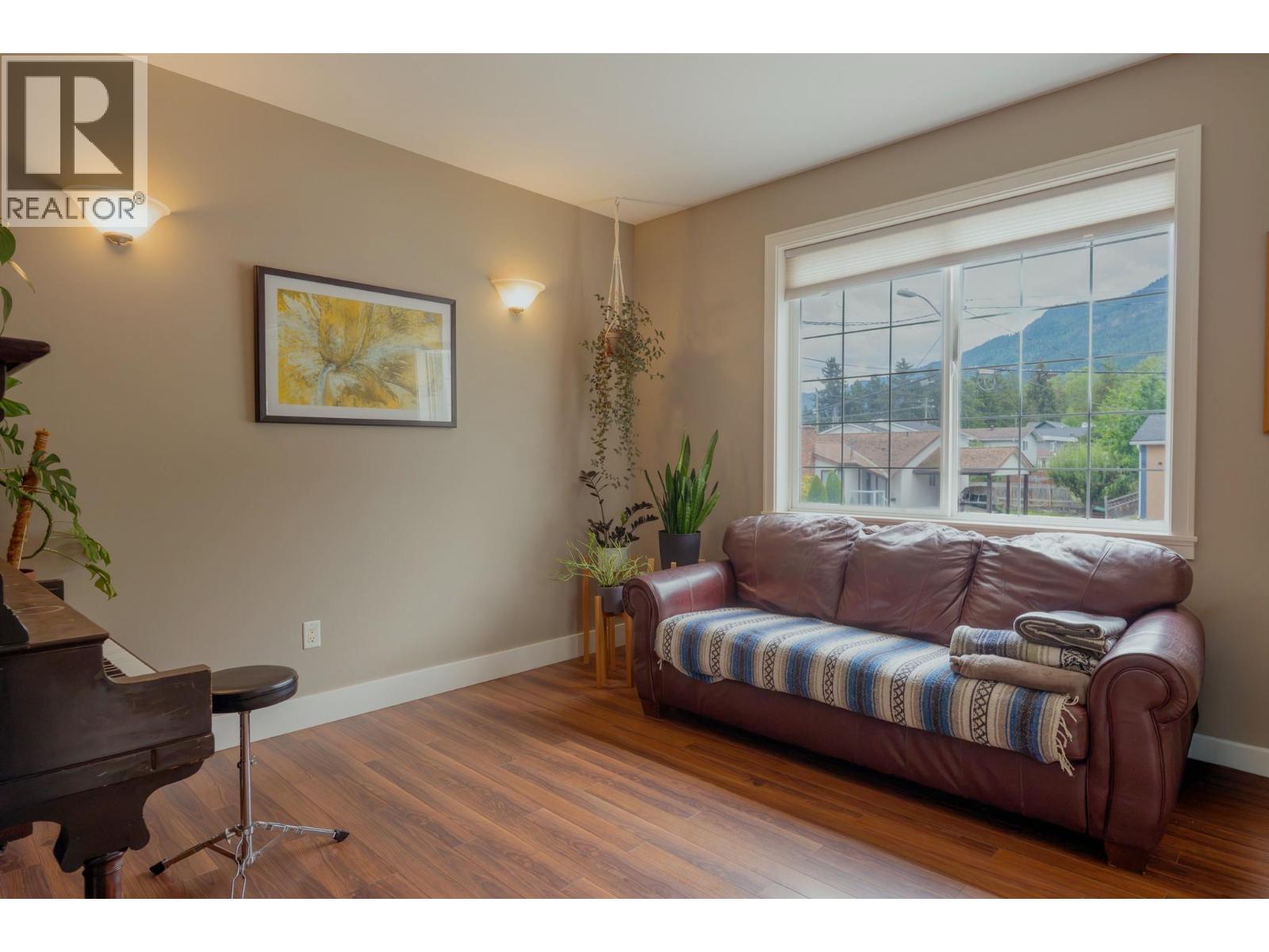 414 Beasley Street W, Nelson, British Columbia V1L 6G9 - Photo 9 - 10400912
