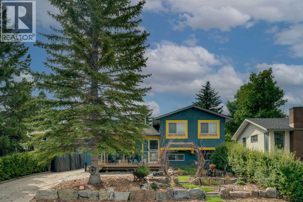 155 Brookgreen Drive Sw, Calgary, Alberta  T2W 2W4 - Photo 1 - A2344877