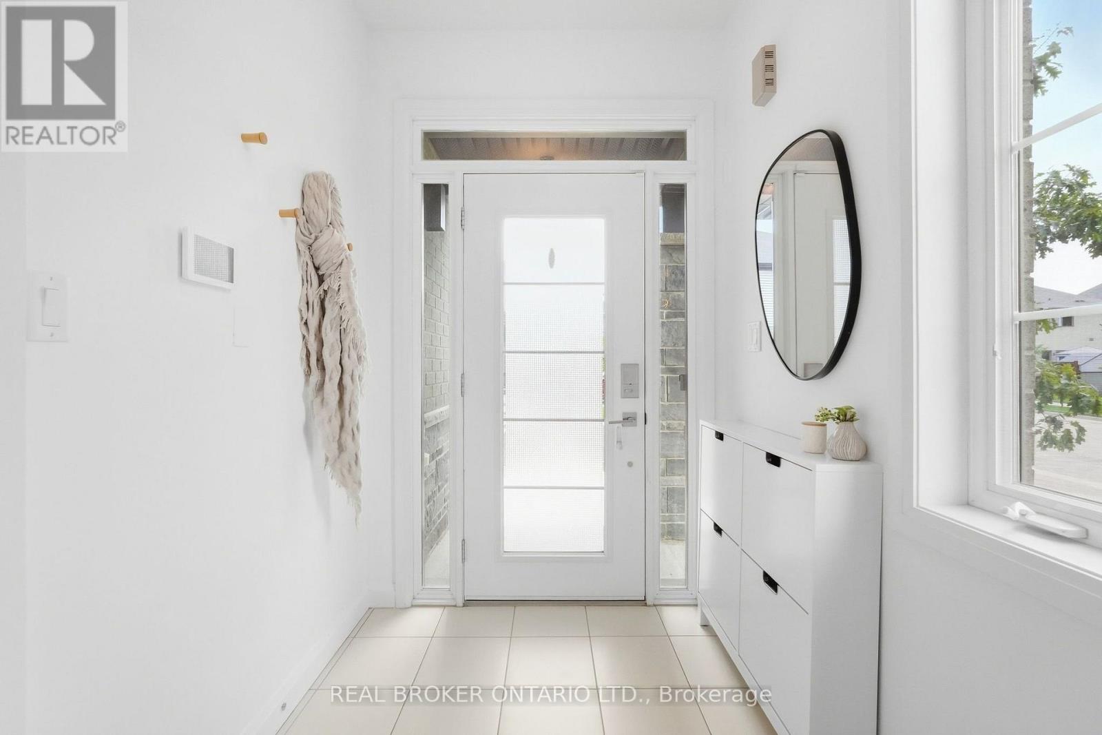 1 Burley Lane, Hamilton, Ontario  L9G 0G5 - Photo 3 - X13805478