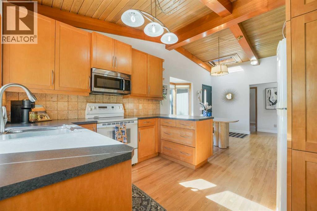 80 Westover Drive SW, Calgary, Alberta  T3C 2S6 - Photo 9 - A2346365