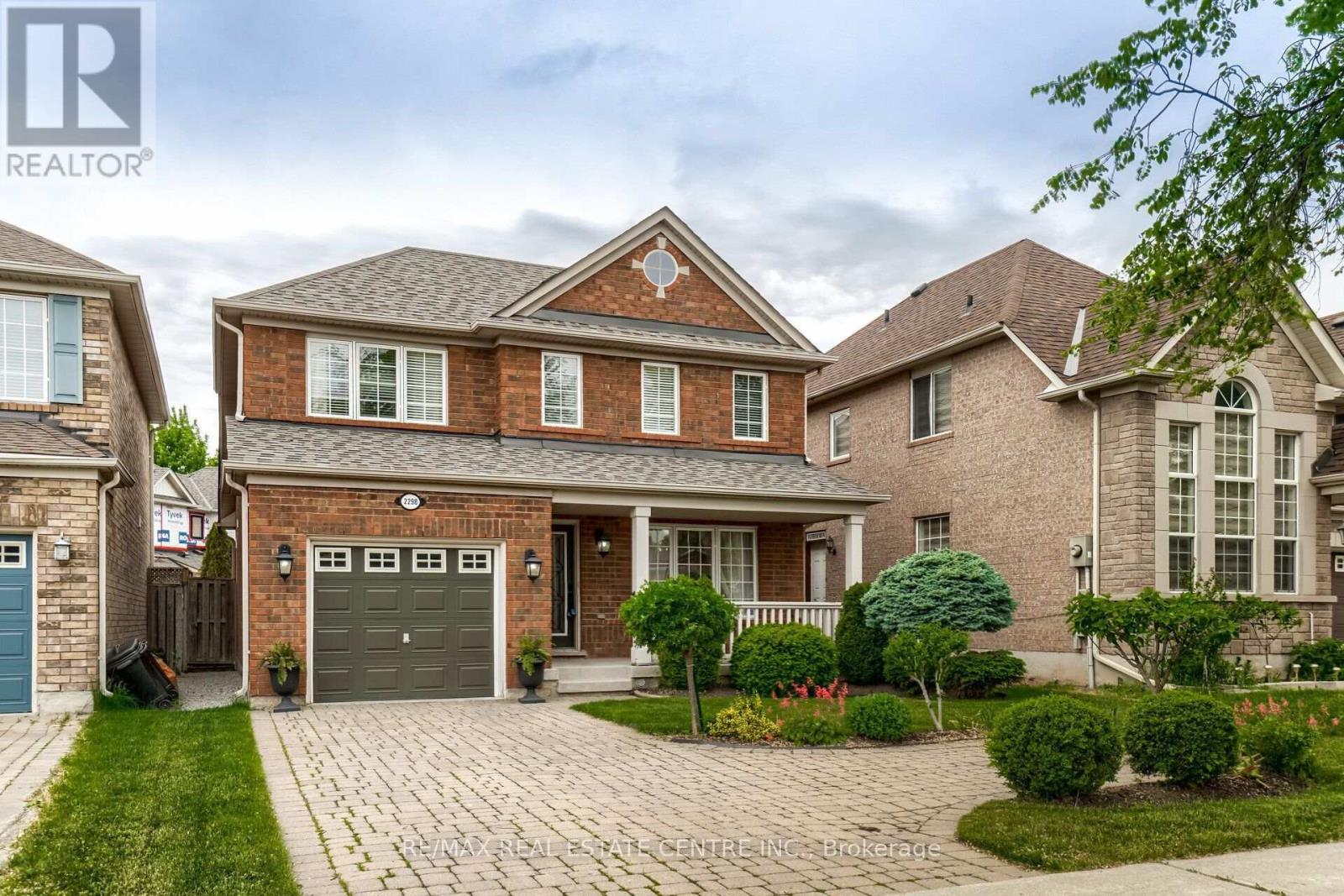 2298 Grand Oak Trail, Oakville, Ontario  L6M 4X2 - Photo 2 - W13768192