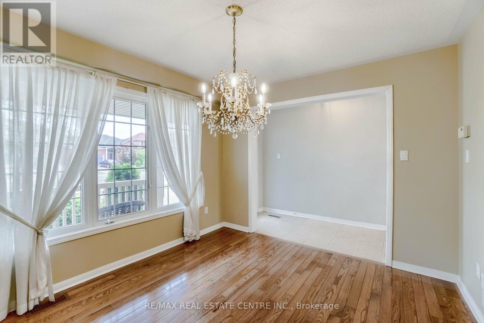 2298 Grand Oak Trail, Oakville, Ontario  L6M 4X2 - Photo 5 - W13768192