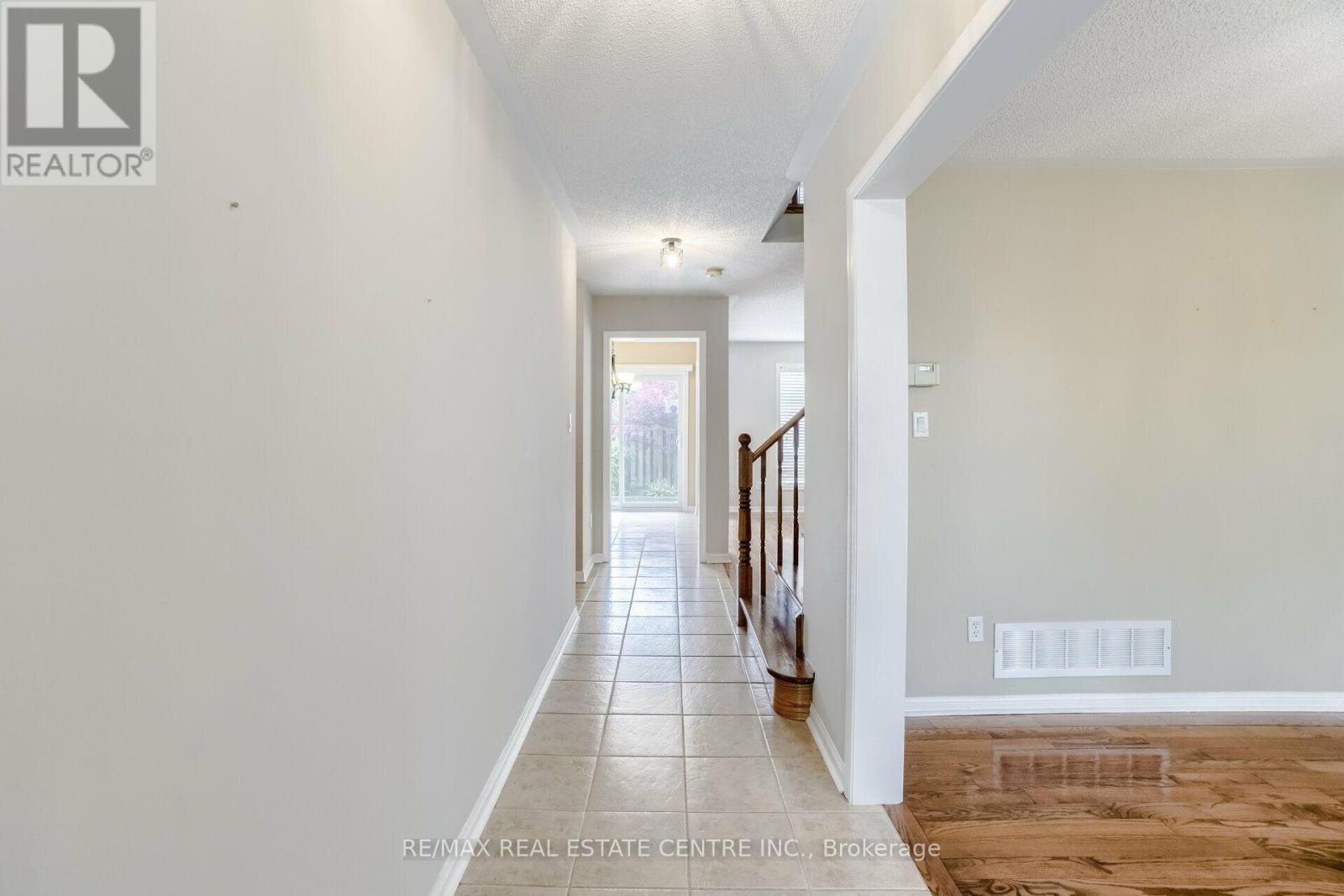 2298 Grand Oak Trail, Oakville, Ontario  L6M 4X2 - Photo 6 - W13768192