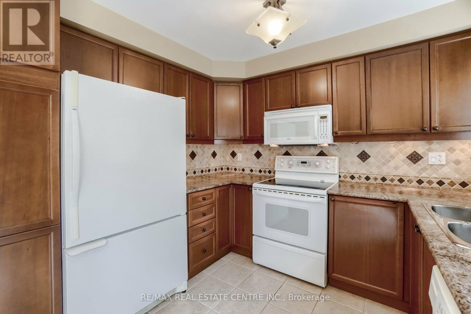 2298 Grand Oak Trail, Oakville, Ontario  L6M 4X2 - Photo 8 - W13768192