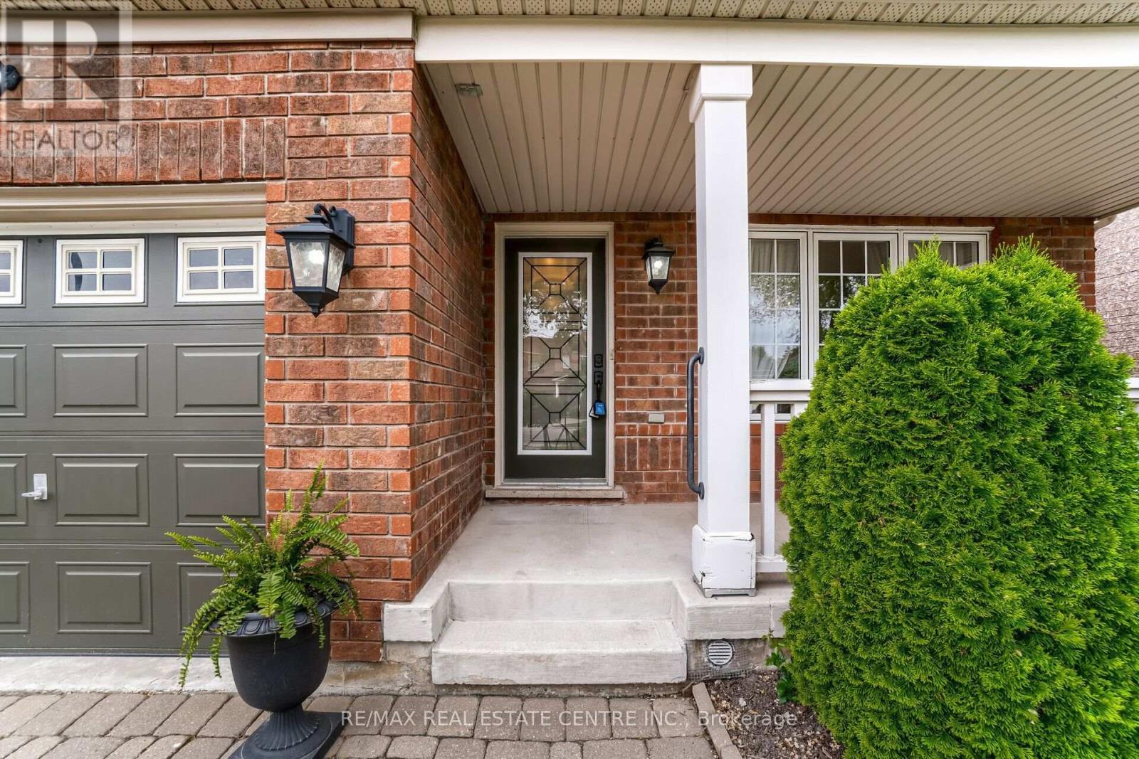 2298 Grand Oak Trail, Oakville, Ontario  L6M 4X2 - Photo 3 - W13768192