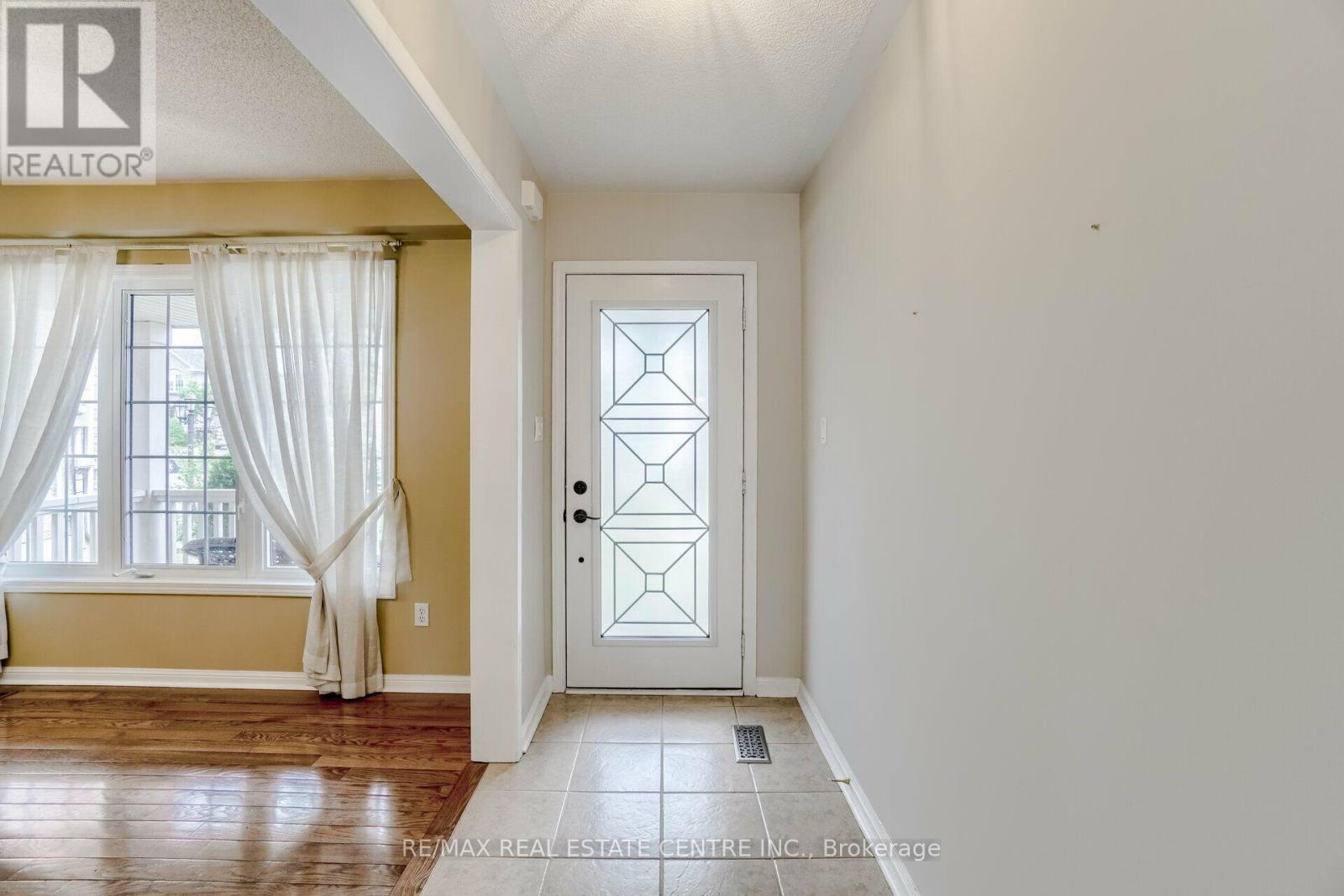 2298 Grand Oak Trail, Oakville, Ontario  L6M 4X2 - Photo 4 - W13768192