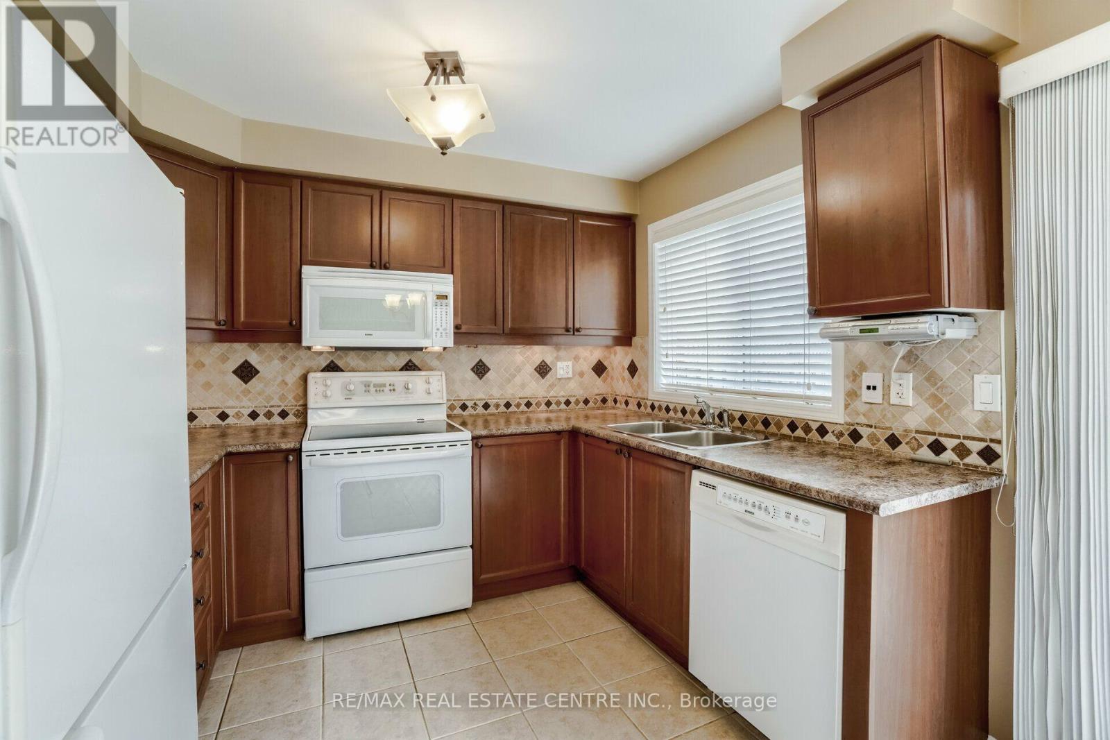 2298 Grand Oak Trail, Oakville, Ontario  L6M 4X2 - Photo 7 - W13768192