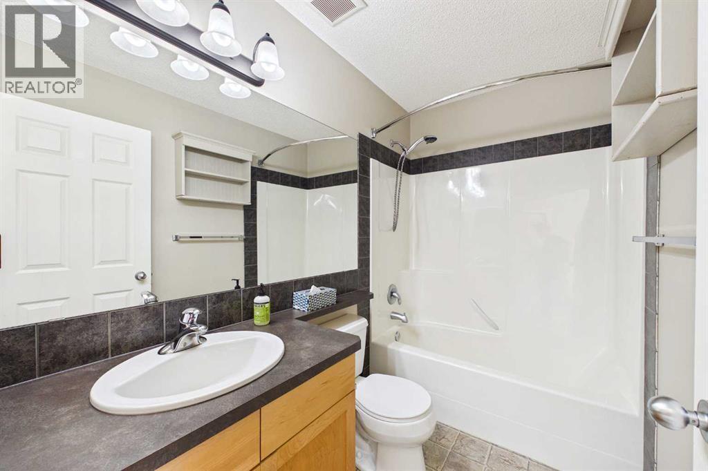 75 Everglen Road SW, Calgary, Alberta T2Y 5E9 - Photo 10 - A2346128