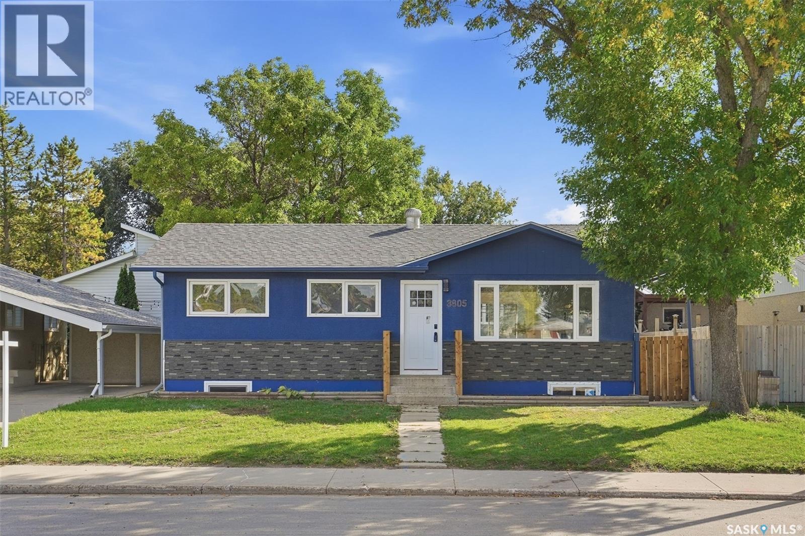 3805 Diefenbaker Drive, Saskatoon, Saskatchewan  S7L 5C6 - Photo 1 - SK048941