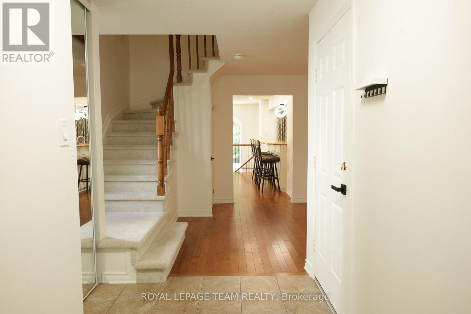97 Springcreek Crescent, Ottawa, Ontario  K2M 2K8 - Photo 3 - X13805562
