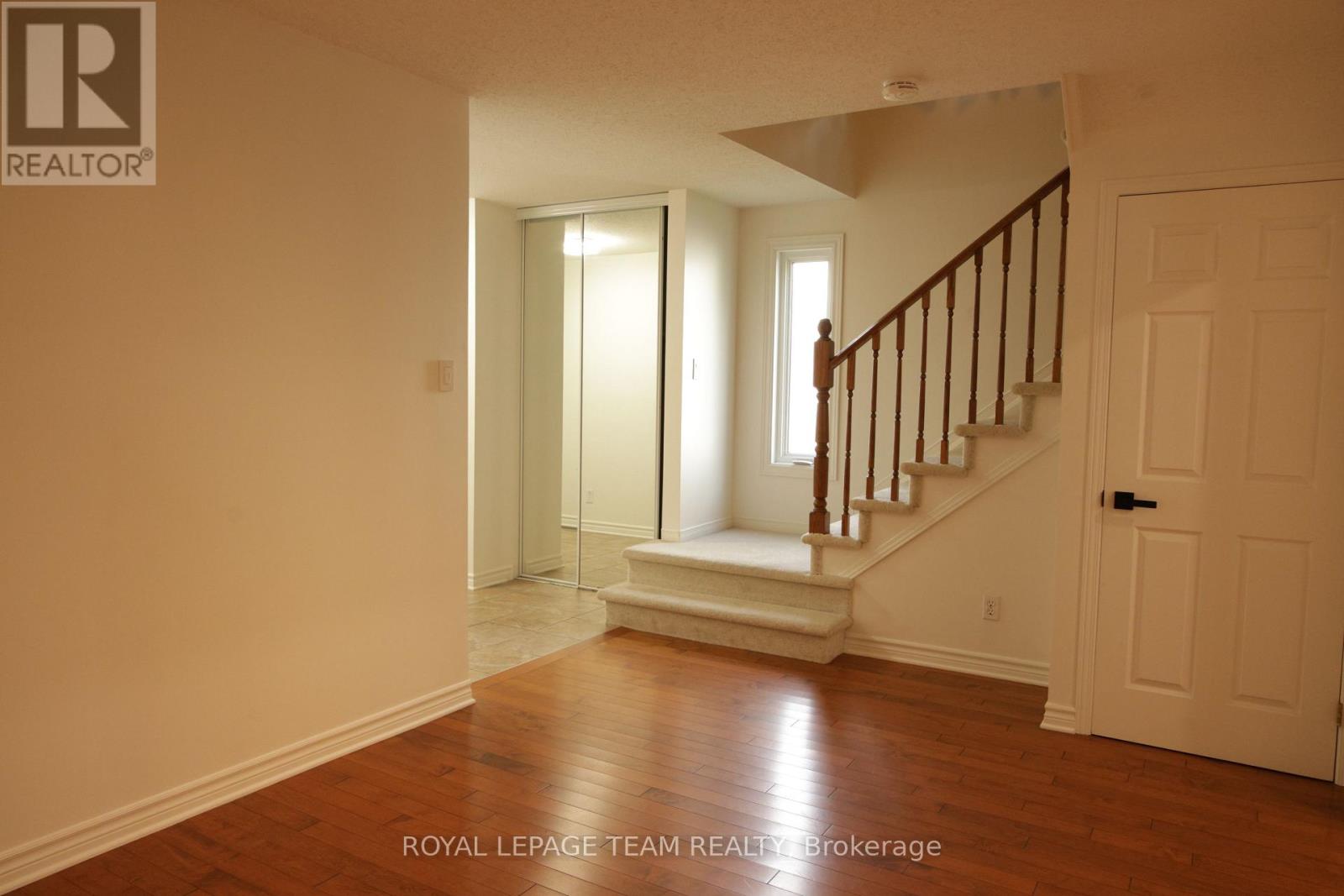97 Springcreek Crescent, Ottawa, Ontario  K2M 2K8 - Photo 5 - X13805562
