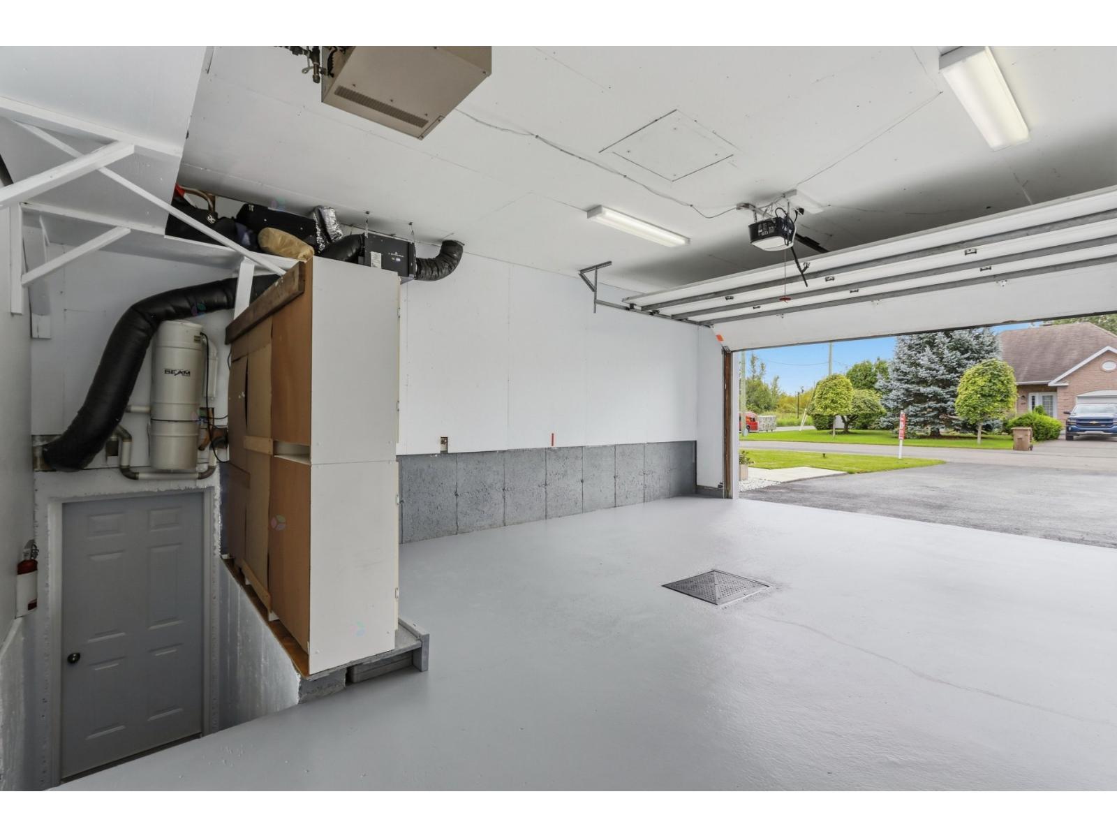 66 Rue Lucienne-Charette Beauharnois Quebec Canada J6N0H6 3