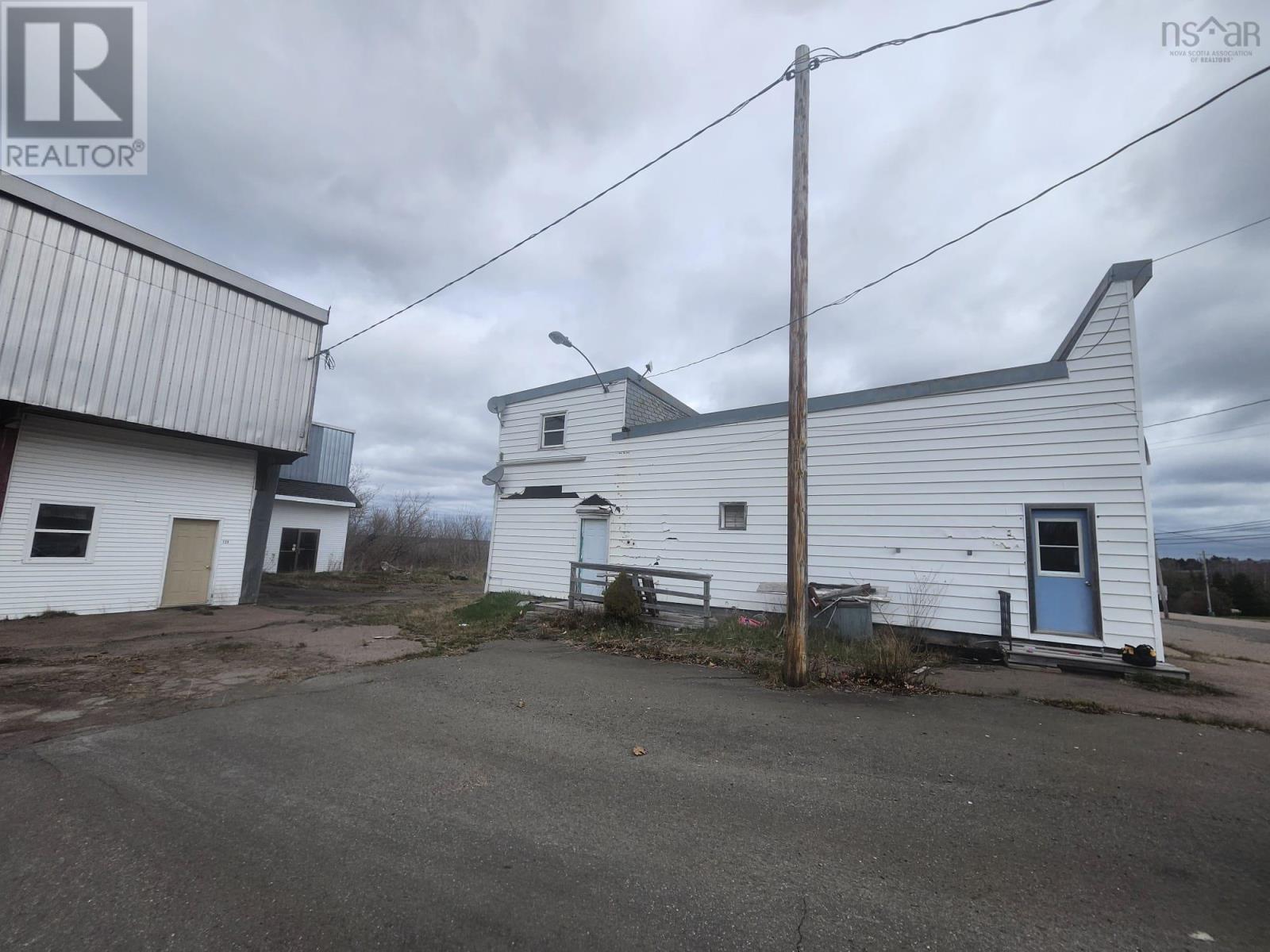 331 Hwy#6 Highway, East Amherst, Nova Scotia  B4H 3Y2 - Photo 3 - 202623848
