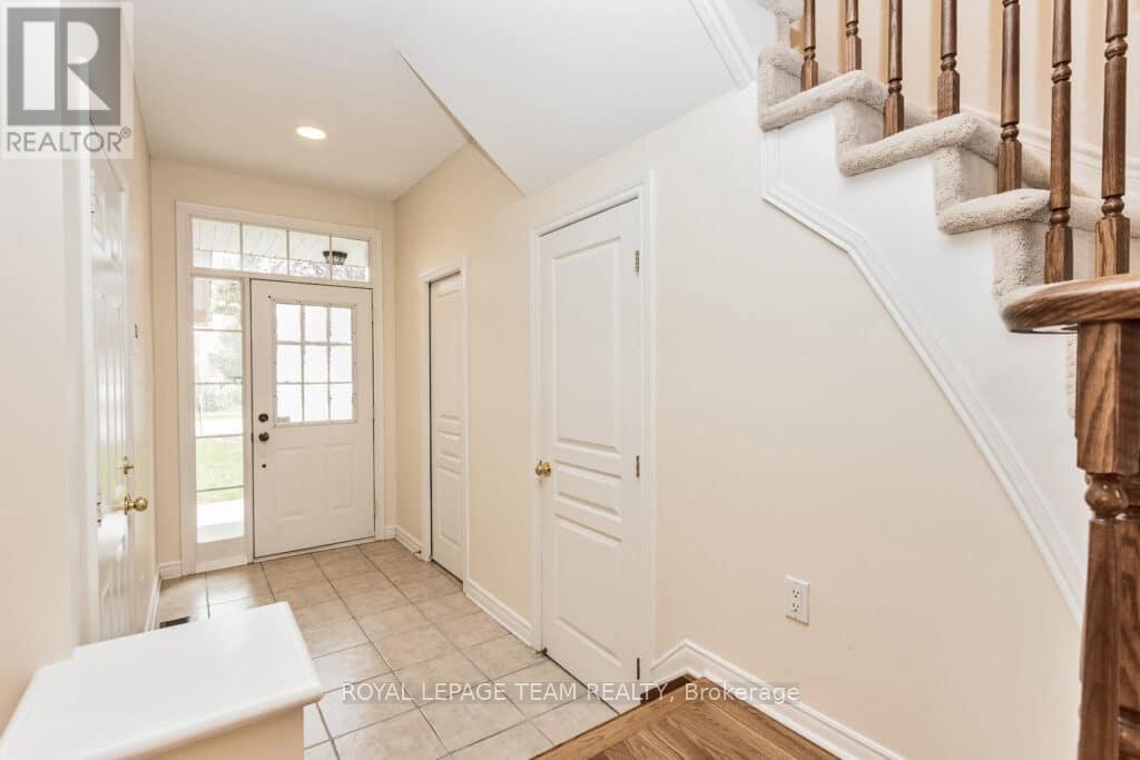 122 Saddlesmith Circle, Ottawa, Ontario  K2M 2Y6 - Photo 3 - X13805604