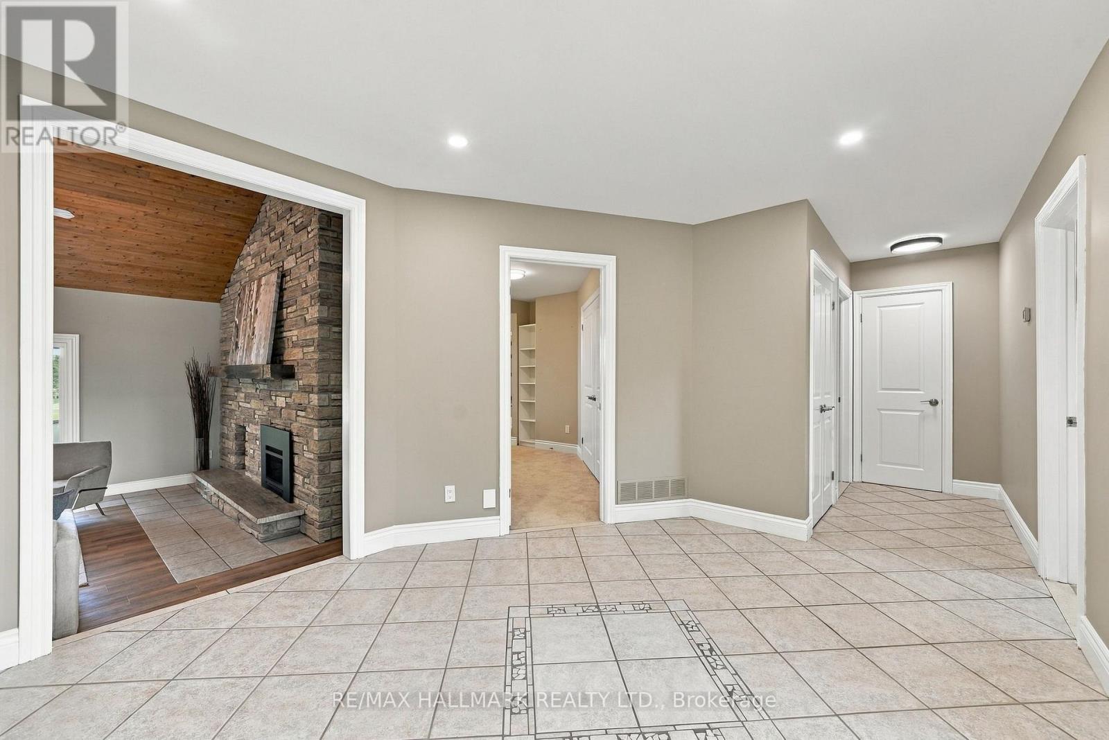 166 Hillcrest Drive, East Gwillimbury, Ontario L9N 0E5 - Photo 6 - N13805592