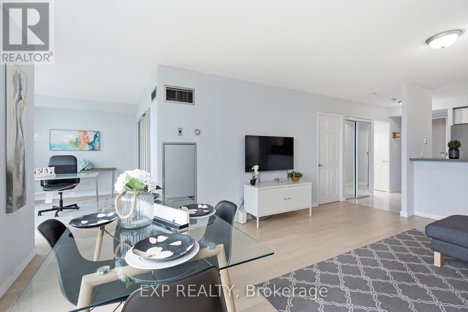 1005 - 2155 Burnhamthorpe Road W, Mississauga, Ontario  L5L 5P4 - Photo 4 - W13805610