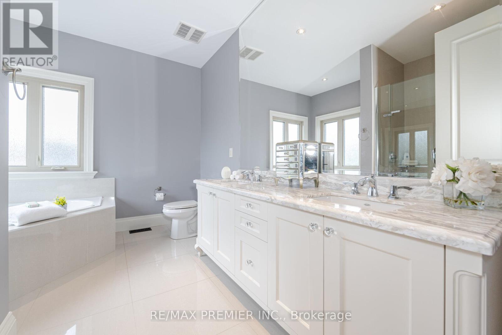 28 Ellerby Square N, Vaughan, Ontario  L4L 1N1 - Photo 19 - N13805628