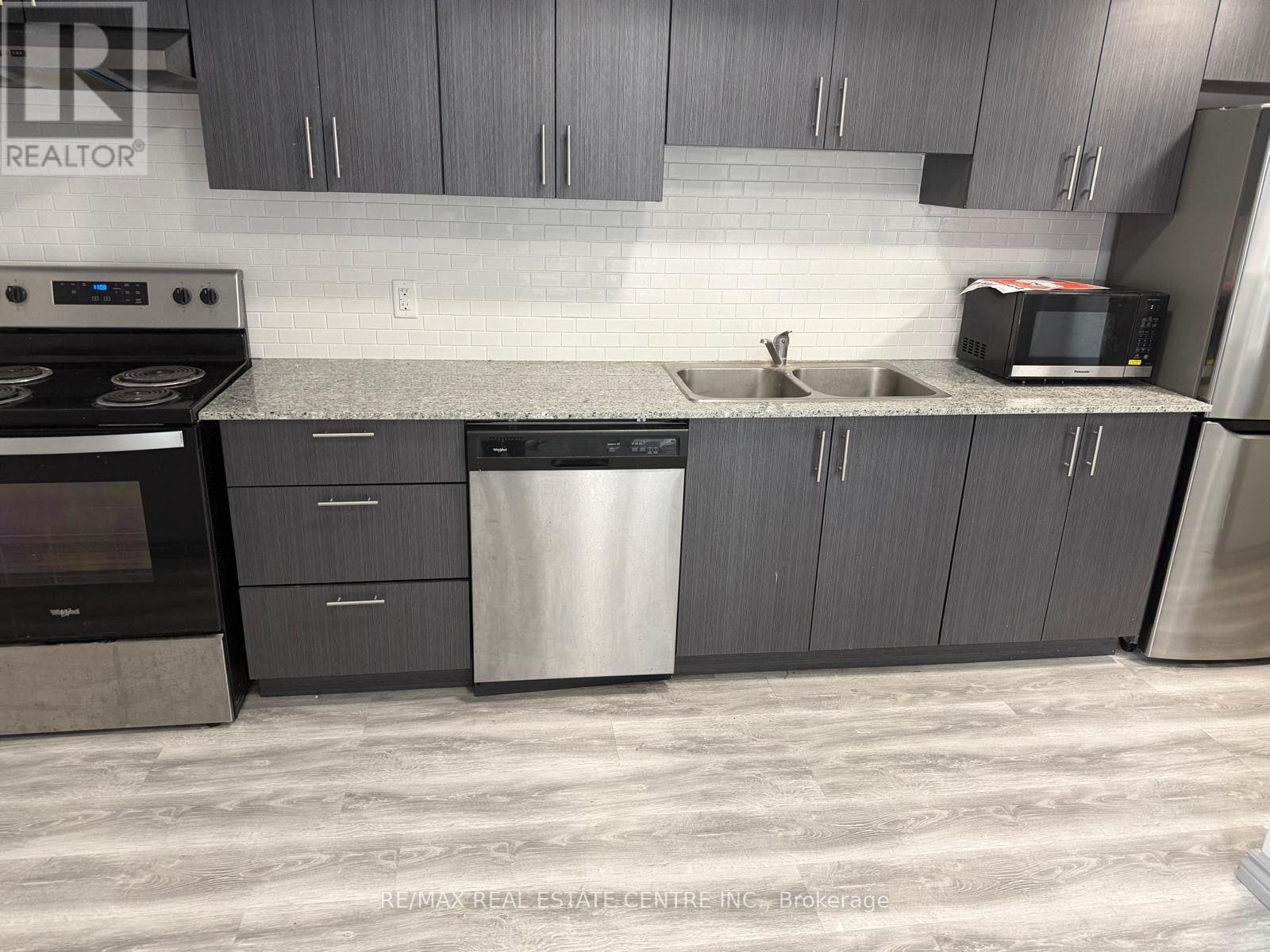 B 104 - 275 Larch Street, Waterloo, Ontario  N2L 3R2 - Photo 3 - X13724442