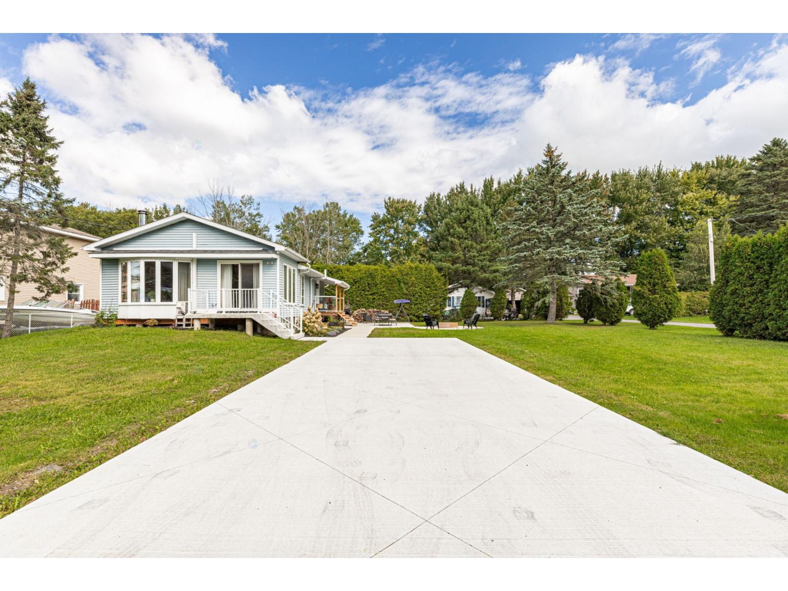 49 9e Avenue Saint-Paul-de-l'Île-aux-Noix Quebec Canada J0J1G0 2