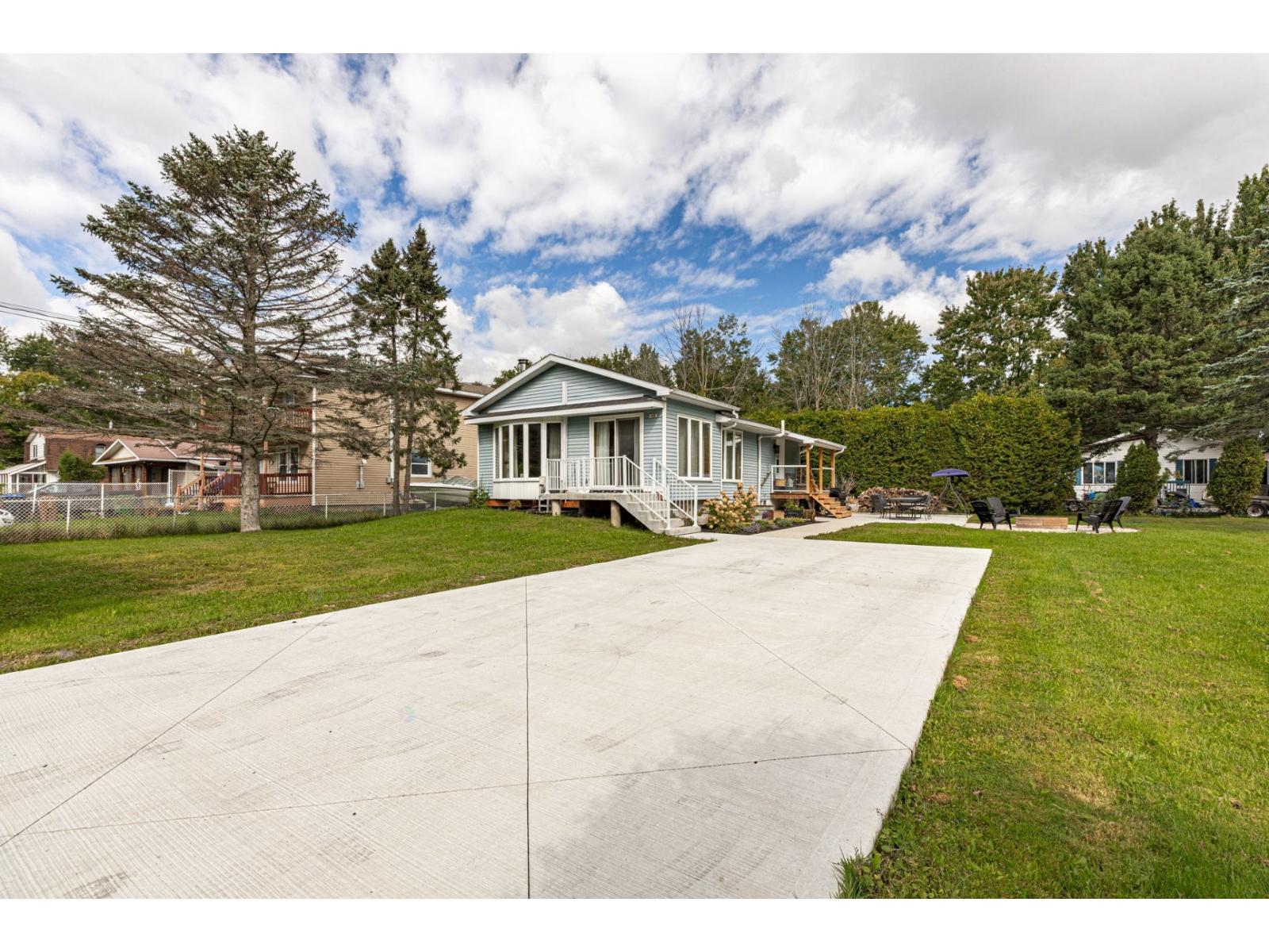 49 9e Avenue Saint-Paul-de-l'Île-aux-Noix Quebec Canada J0J1G0 3