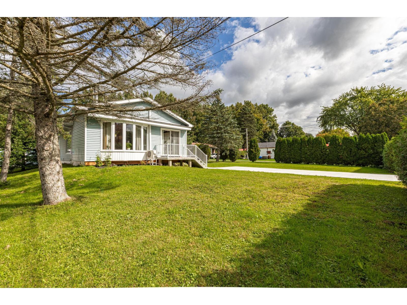 49 9e Avenue Saint-Paul-de-l'Île-aux-Noix Quebec Canada J0J1G0 5