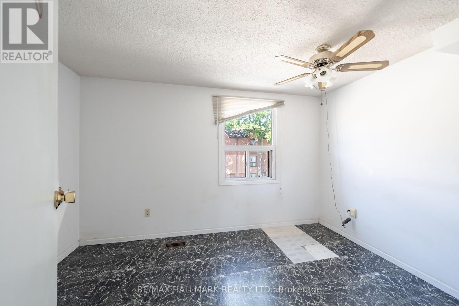 125 - 275 BROADVIEW AVENUE photo 12