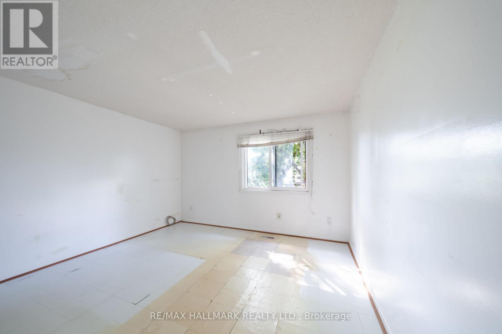125 - 275 BROADVIEW AVENUE photo 16